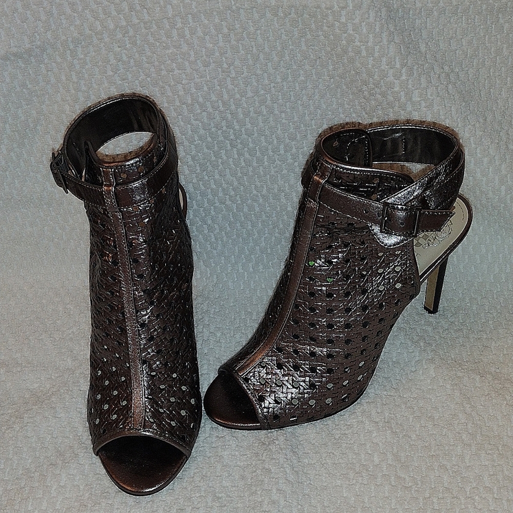 STUNNING Vince Camuto Pewter Karsten Sz 9(39) NWOB shooties
